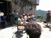 Taller de pandereta a la XII Trobada de cantadors, sonadors i balladors a la serra de Llaés